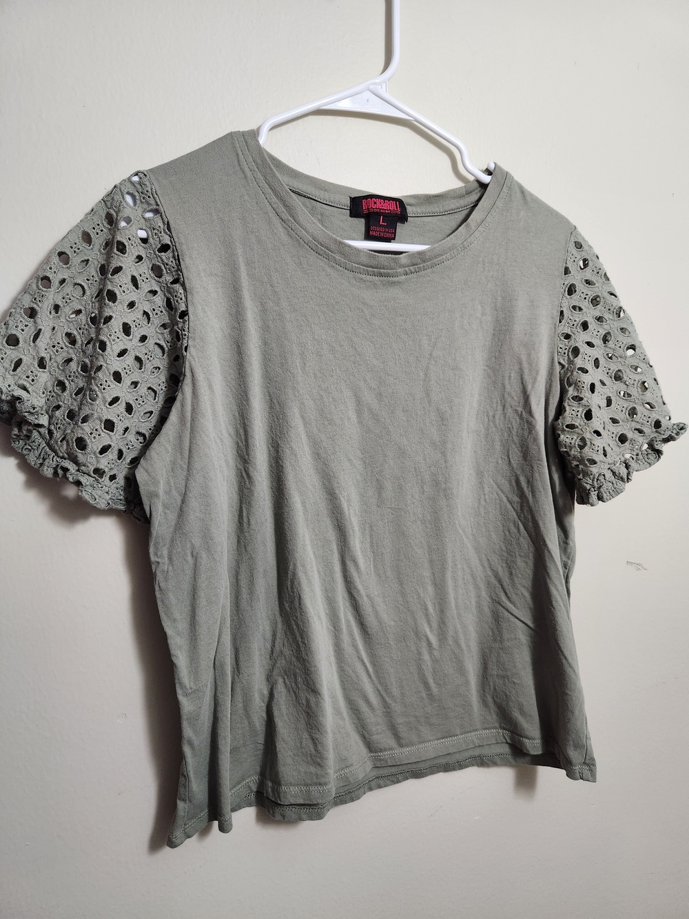Rock & Republic Sage Eyelet Puff Sleeve Tee